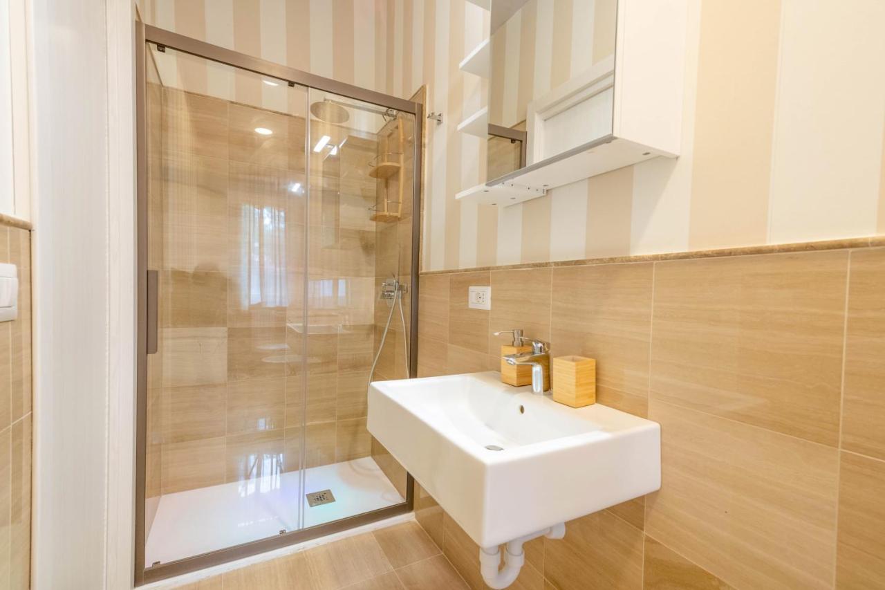 City Gate - Luxury Suites Барі Екстер'єр фото